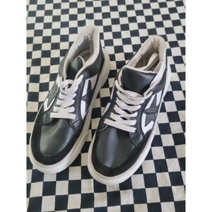 Pine Lily Womens Size 10 Black‎ White Casual Sneakers Star Fashion Shoes